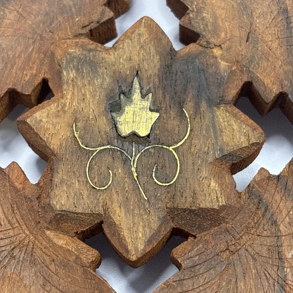 Vtg Hand Carved Sheesham Wood Footed Trivet Brass Inlay‎ Leaf India 5.5 In